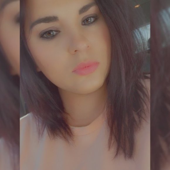 Meet your Posher, Robyn - Picture 2 of 2